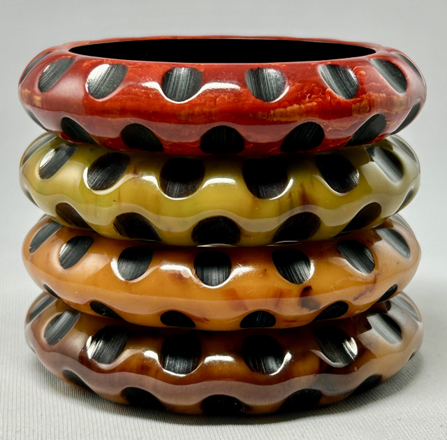 BB166 DVF carved & overdyed bakelite bangles